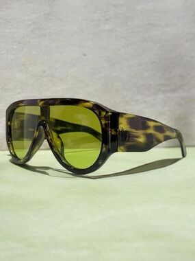 🔥🔥🆕Bold Olive Tortoiseshell Oversized Sunglasses